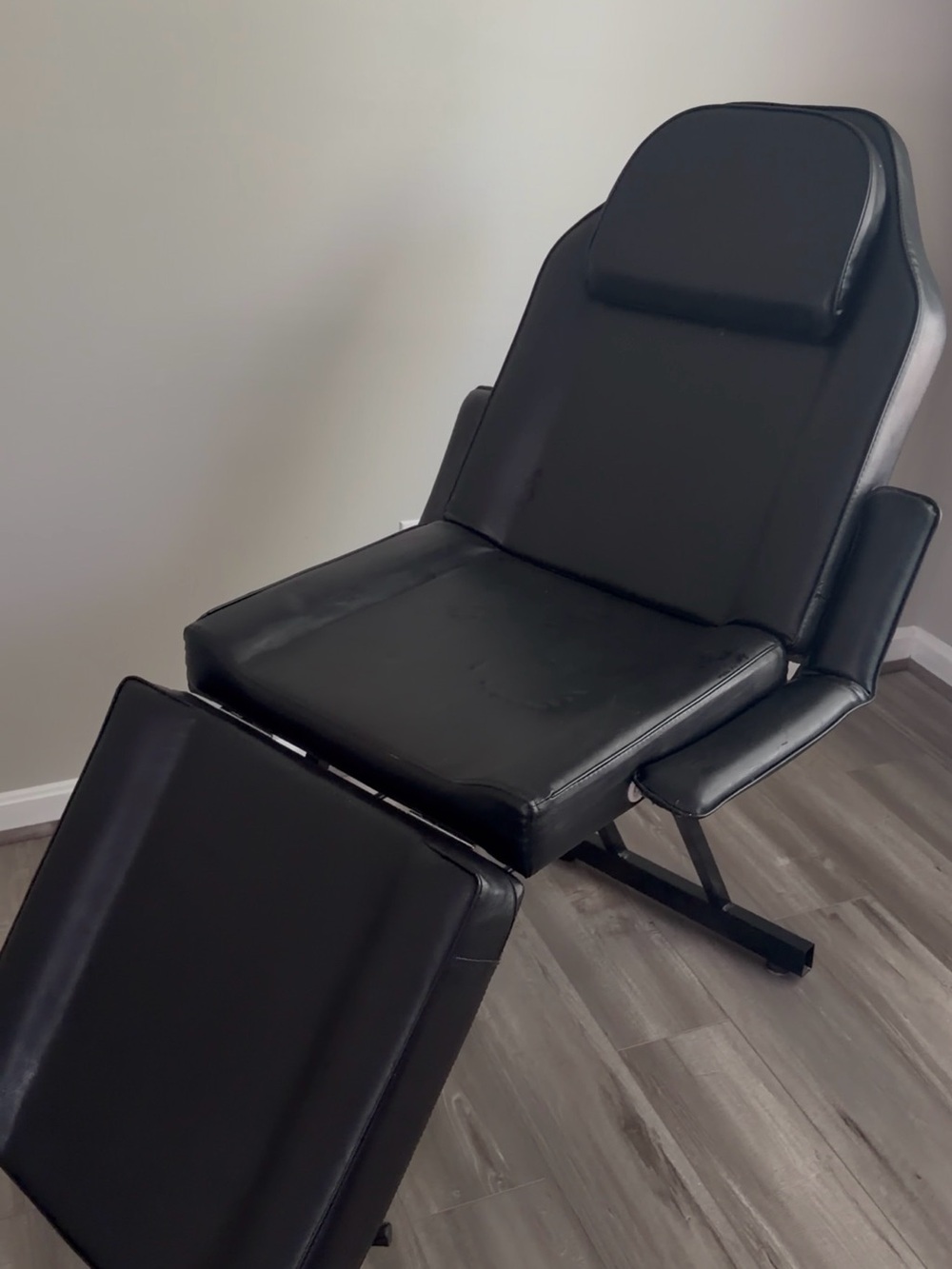 Black Adjustable Tattoo Facial Lash & Massage Bed